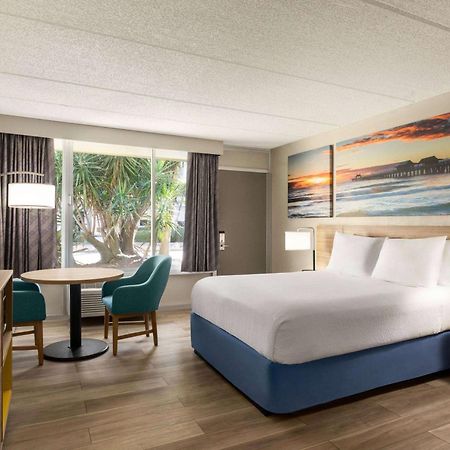 Days Inn By Wyndham Cocoa Beach Port Canaveral Екстер'єр фото