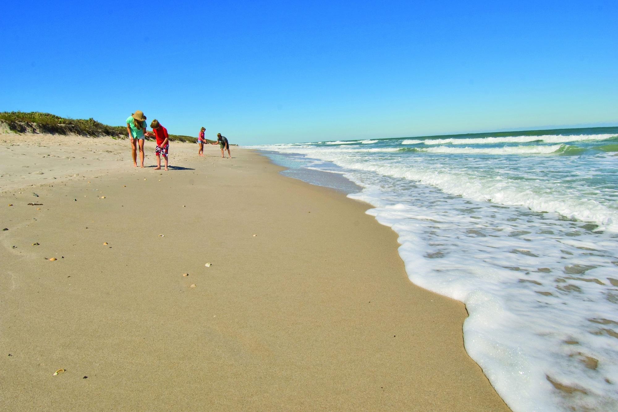 Days Inn By Wyndham Cocoa Beach Port Canaveral Екстер'єр фото