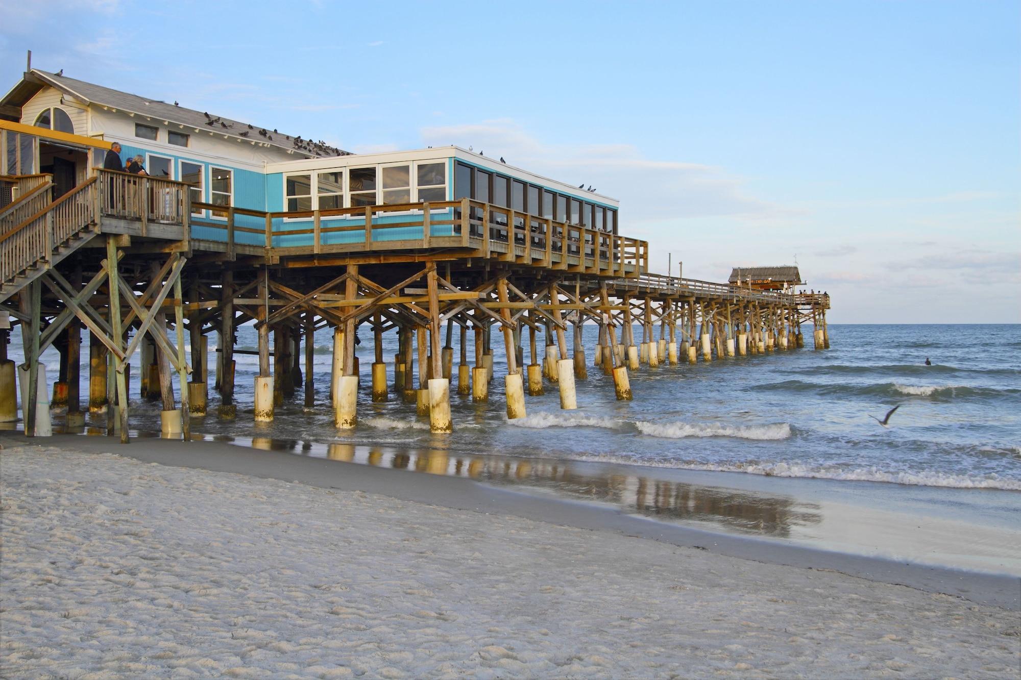 Days Inn By Wyndham Cocoa Beach Port Canaveral Екстер'єр фото
