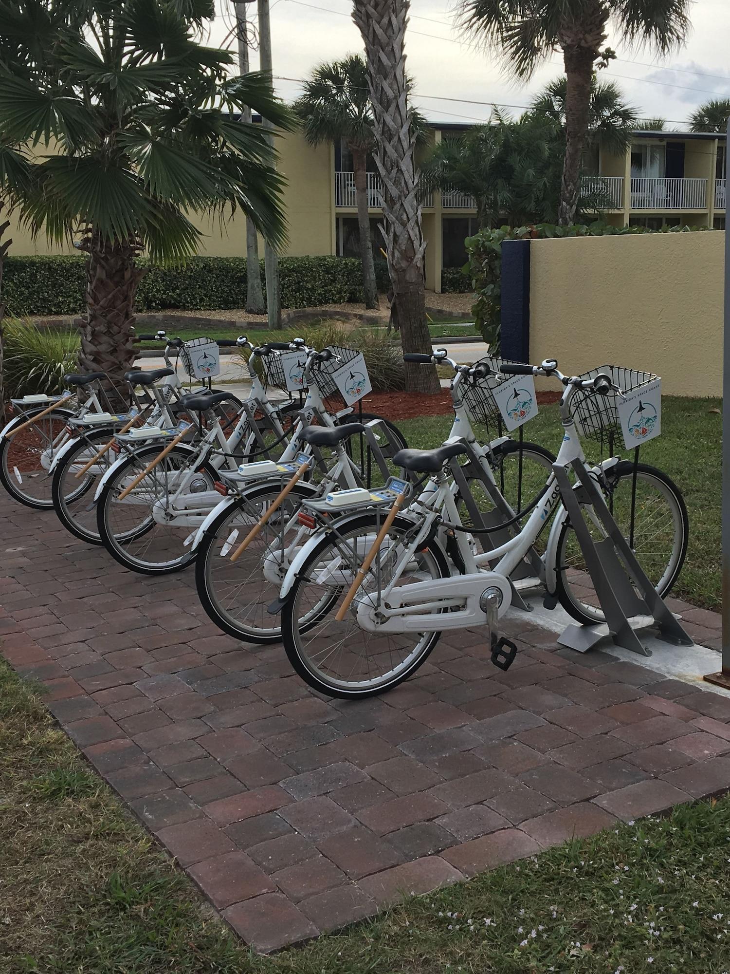 Days Inn By Wyndham Cocoa Beach Port Canaveral Екстер'єр фото
