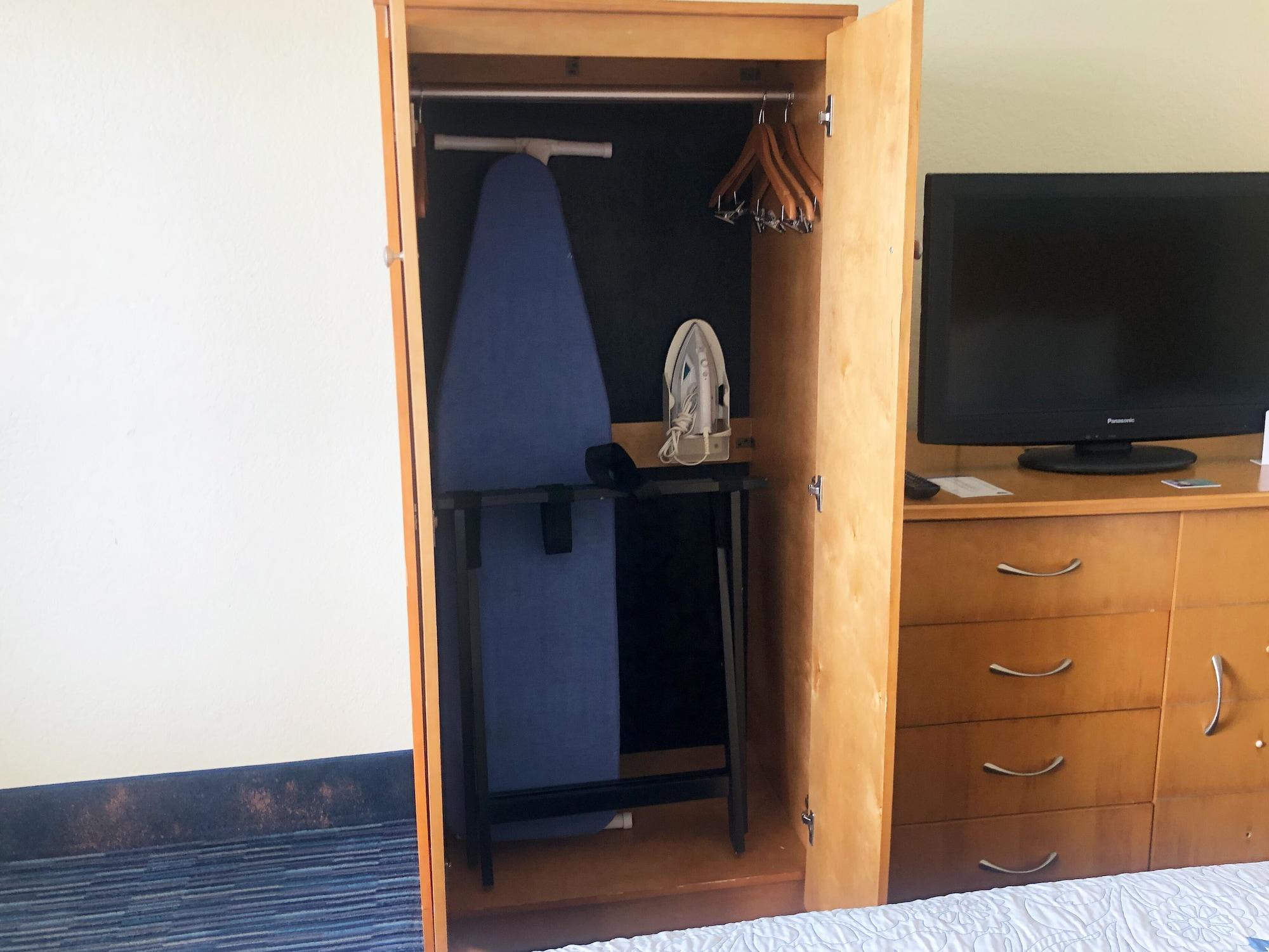 Days Inn By Wyndham Cocoa Beach Port Canaveral Екстер'єр фото