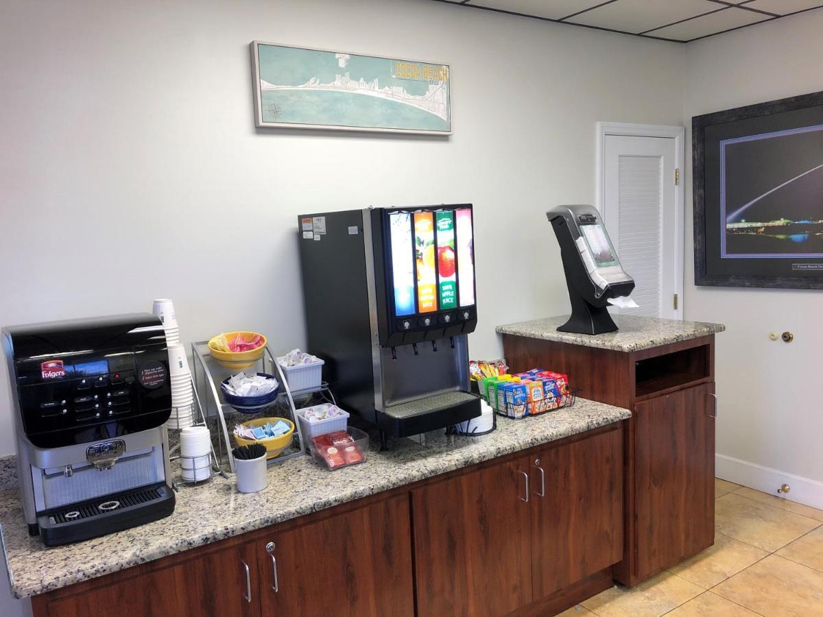 Days Inn By Wyndham Cocoa Beach Port Canaveral Екстер'єр фото