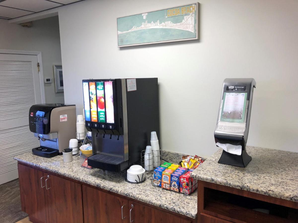Days Inn By Wyndham Cocoa Beach Port Canaveral Екстер'єр фото
