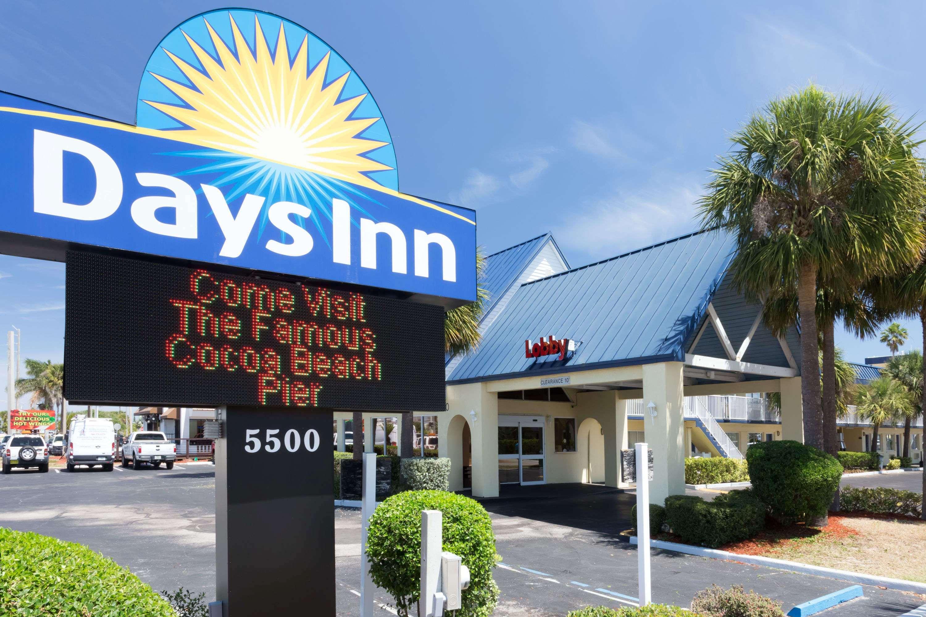 Days Inn By Wyndham Cocoa Beach Port Canaveral Екстер'єр фото