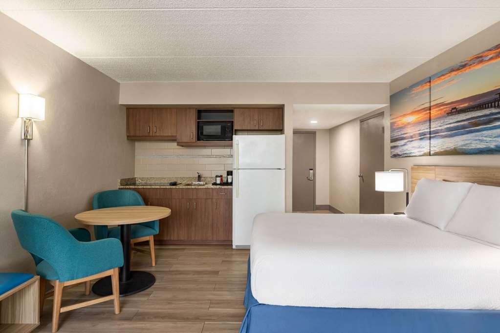 Days Inn By Wyndham Cocoa Beach Port Canaveral Номер фото