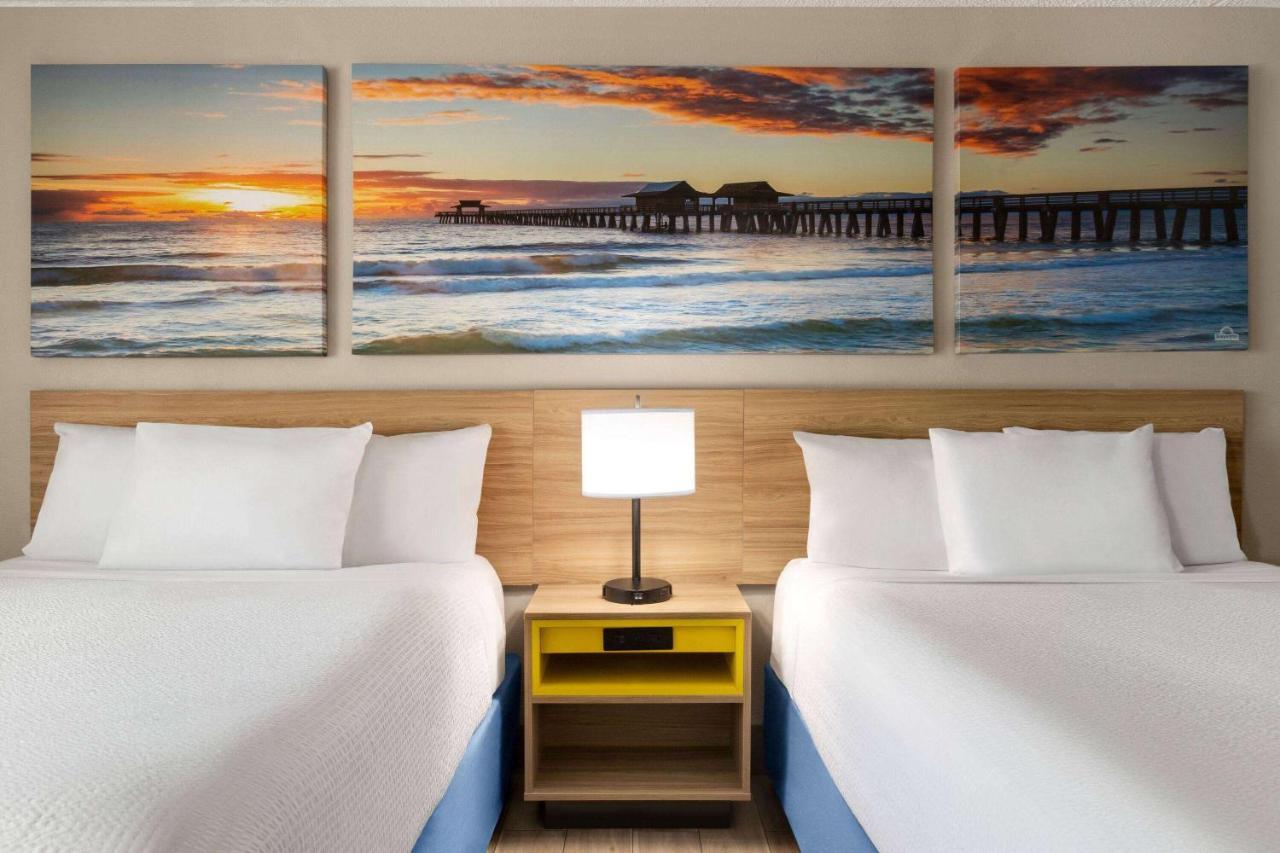 Days Inn By Wyndham Cocoa Beach Port Canaveral Екстер'єр фото