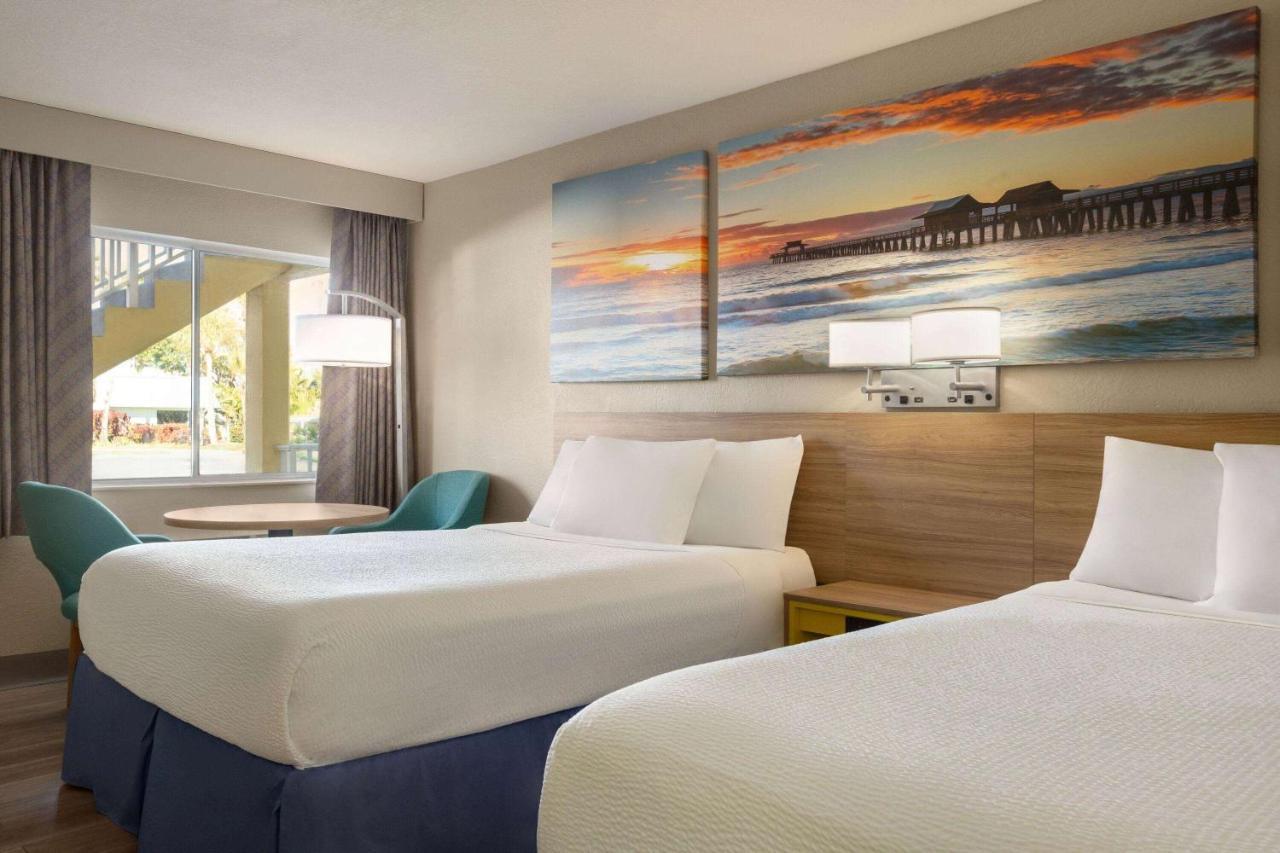 Days Inn By Wyndham Cocoa Beach Port Canaveral Екстер'єр фото