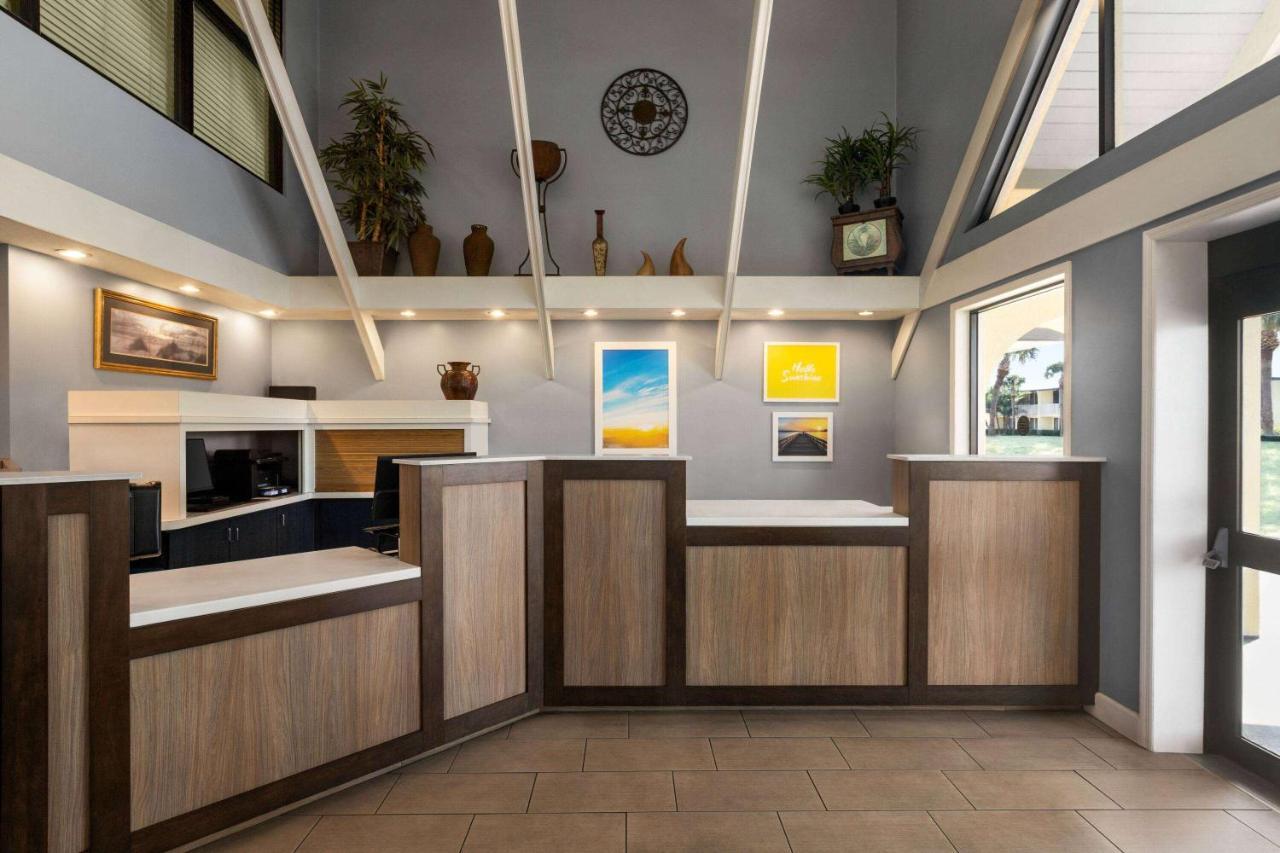 Days Inn By Wyndham Cocoa Beach Port Canaveral Екстер'єр фото
