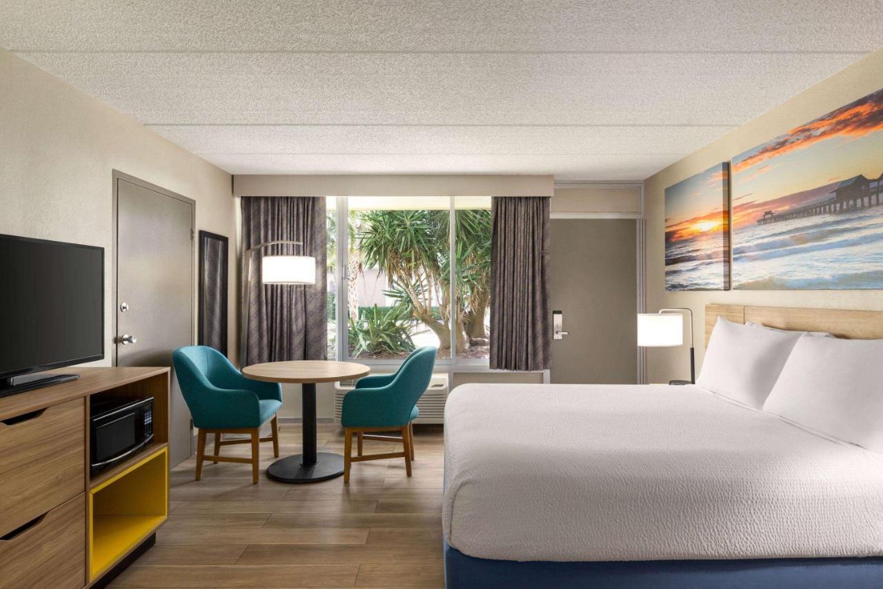 Days Inn By Wyndham Cocoa Beach Port Canaveral Екстер'єр фото