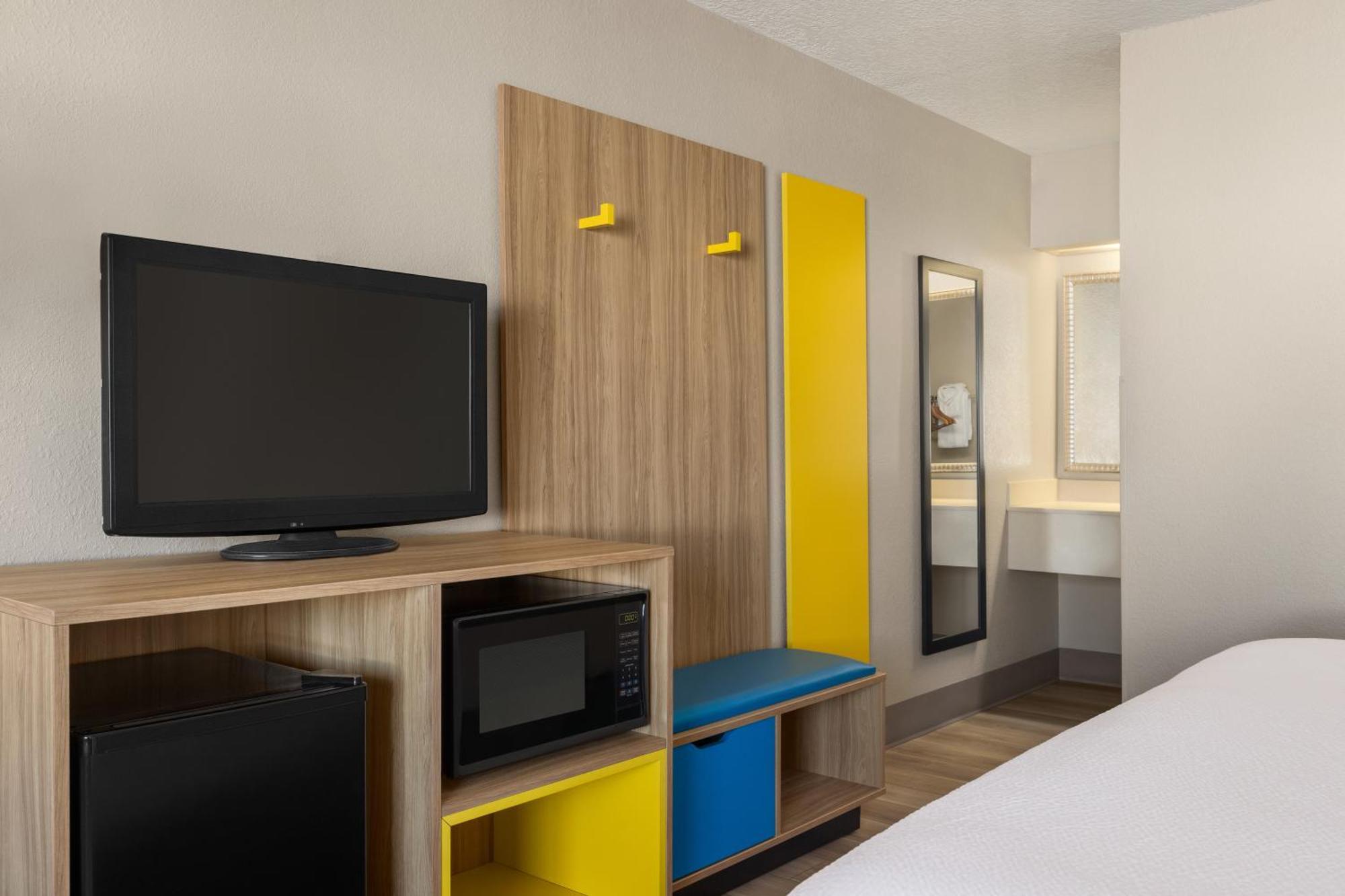 Days Inn By Wyndham Cocoa Beach Port Canaveral Екстер'єр фото