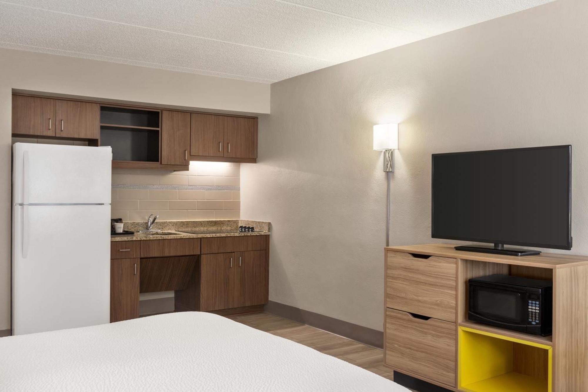 Days Inn By Wyndham Cocoa Beach Port Canaveral Екстер'єр фото