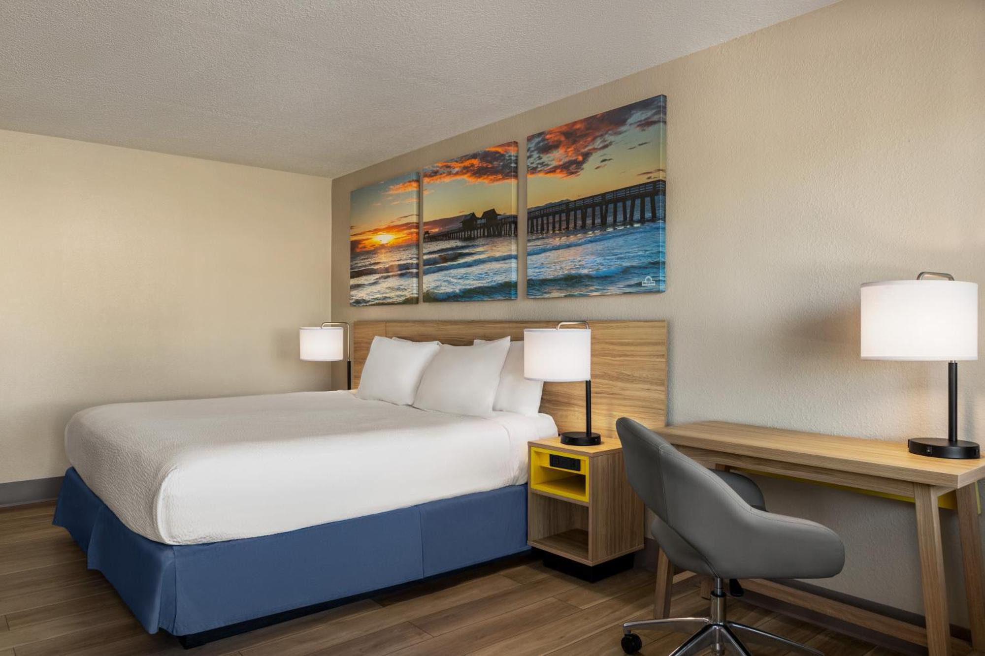 Days Inn By Wyndham Cocoa Beach Port Canaveral Екстер'єр фото