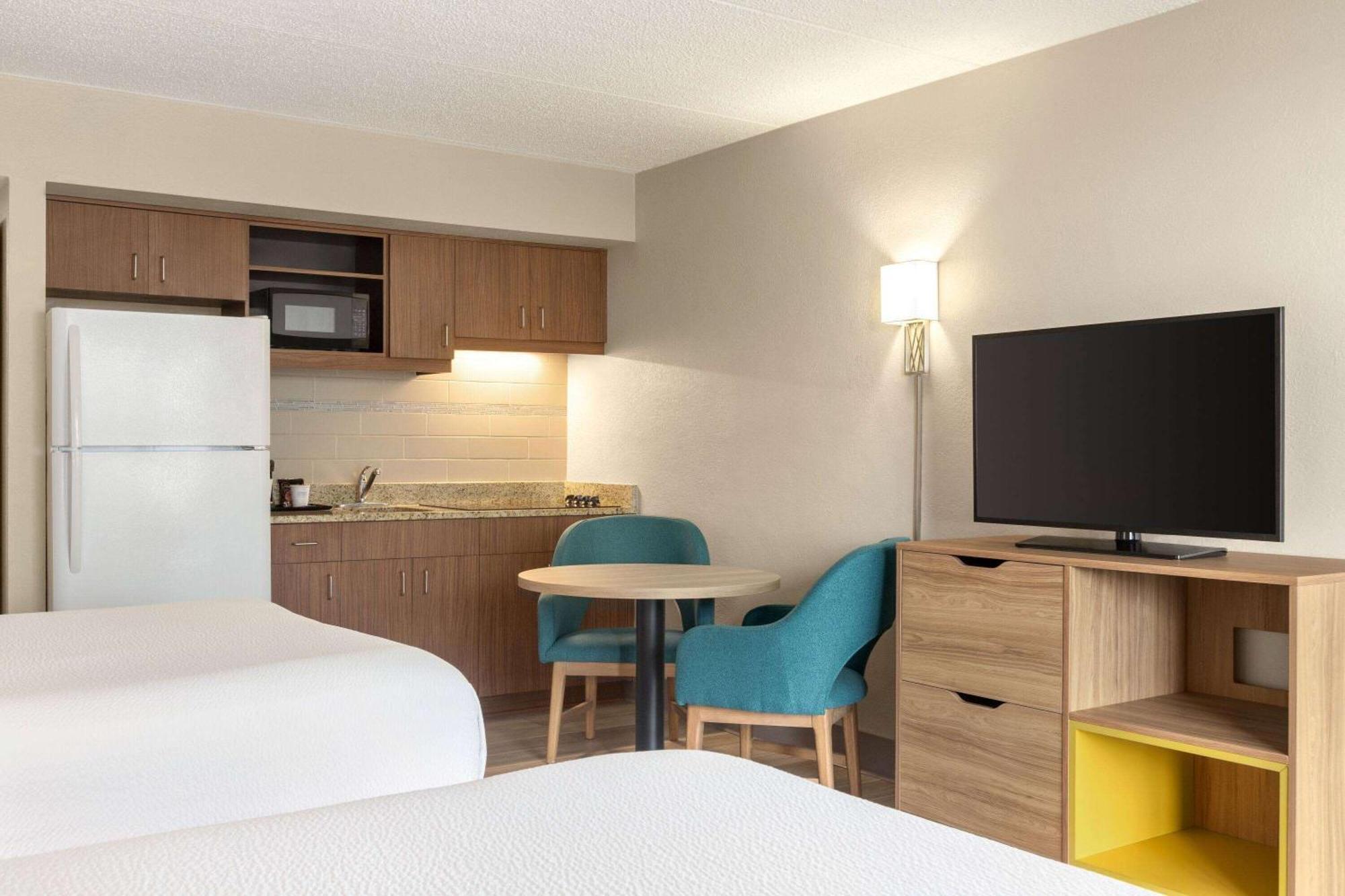 Days Inn By Wyndham Cocoa Beach Port Canaveral Екстер'єр фото