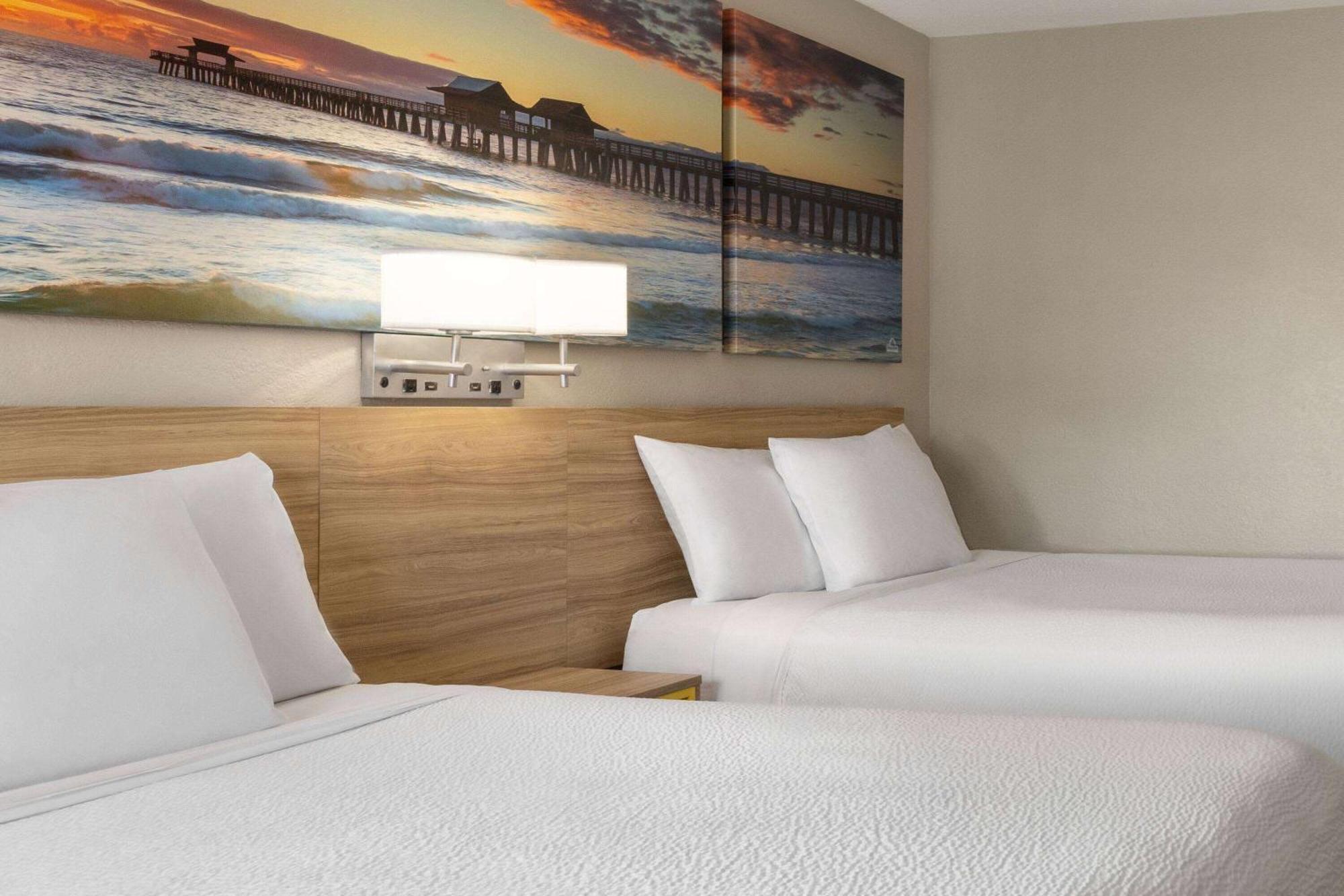 Days Inn By Wyndham Cocoa Beach Port Canaveral Екстер'єр фото