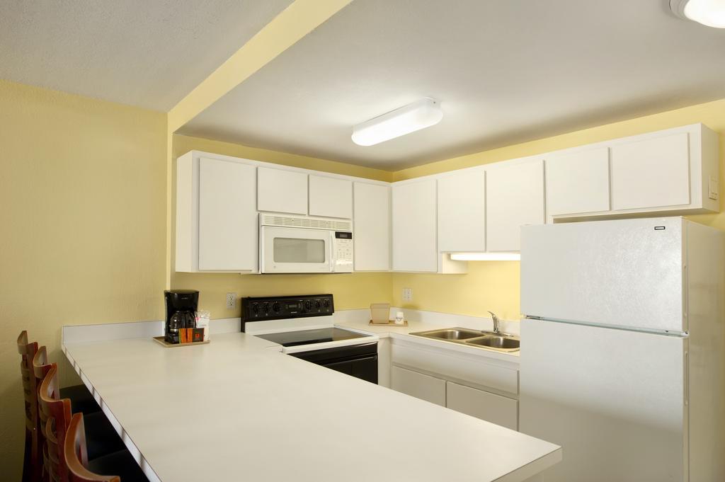Days Inn By Wyndham Cocoa Beach Port Canaveral Екстер'єр фото