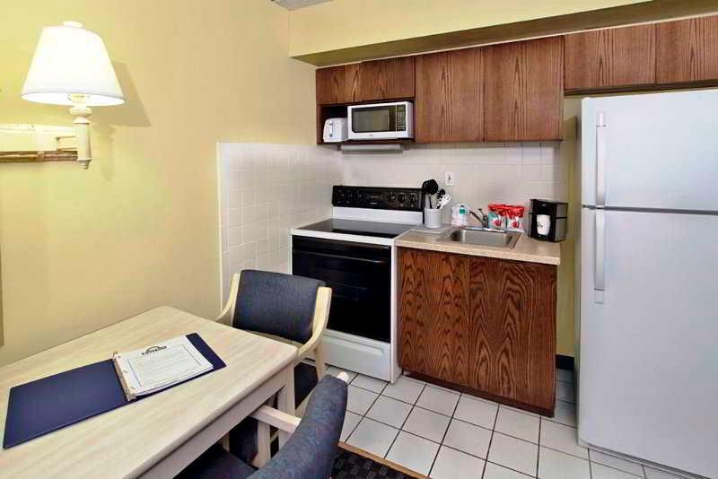 Days Inn By Wyndham Cocoa Beach Port Canaveral Екстер'єр фото